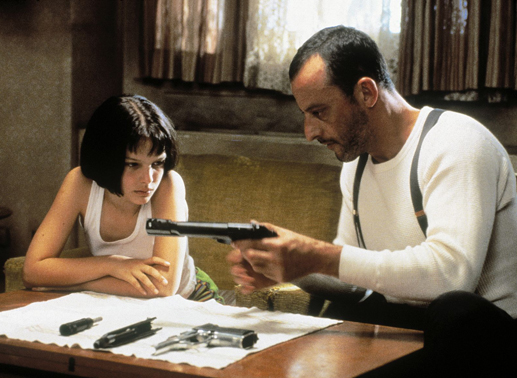 Der Profikiller Léon (Jean Reno) übernimmt für die Tochter eines Mordopfers (Natalie Portman) die Verantwortung. Bild: Sender