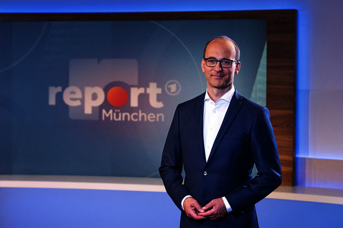 Christian Nitsche, Chefredakteur des Bayerischen Fernsehens, im report München-Studio. Bild: Sender / BR / Markus Konvalin