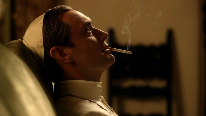 Jude Law ist „The Young Pope“. Bild: SKY 