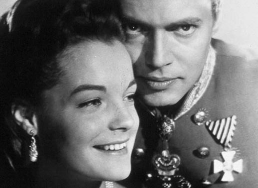 Ein Paar wie aus dem Film: Karlheinz Böhm als Kaiser Franz Joseph und Romy Schneider als Bayernprinzessin Sissi. Bild: Sender