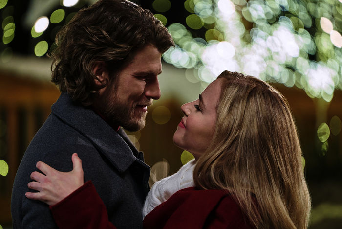 Lucas (Travis Van Winkle) und Lucy (Amanda Schull)
Bild: Sender / Crown Media