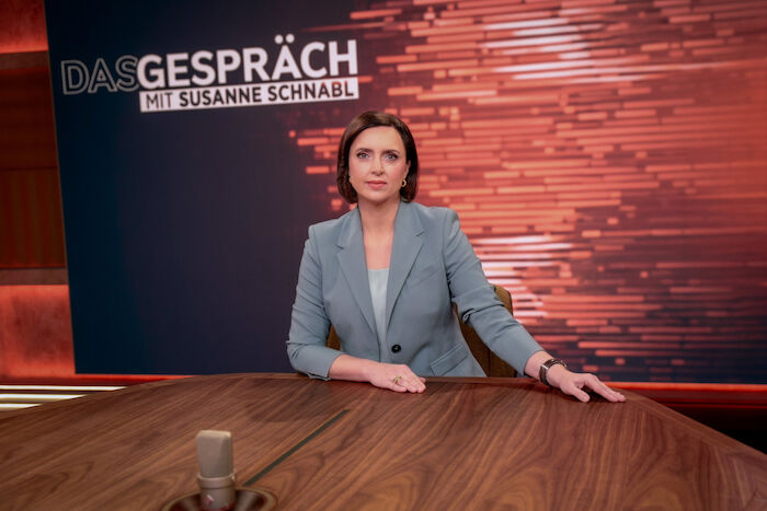 Das Gespräch mit Susanne Schnabl. Bild: Sender / Roman Zach-Kiesling