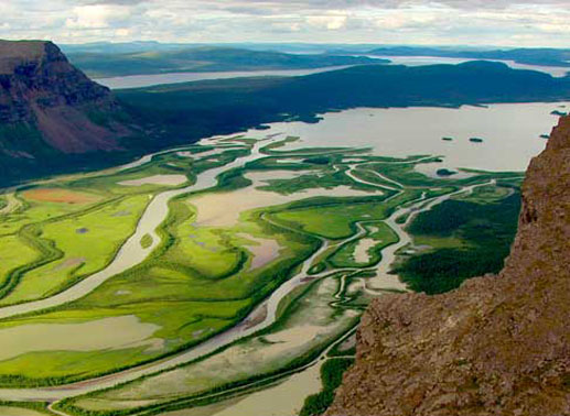  Kaum eine Region Europas ist so wild und ursprünglich wie der Norden Schwedens – das Rapadalen im Sarek Nationalpark. Bild: Sender