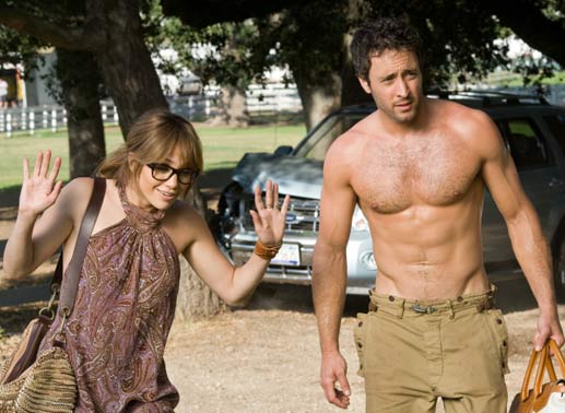 Stan (Alex O'Loughlin) lädt Zoe (Jennifer Lopez, l.) zu einem Besuch auf seine Farm ein. 
Bild: Concorde Filmverleih