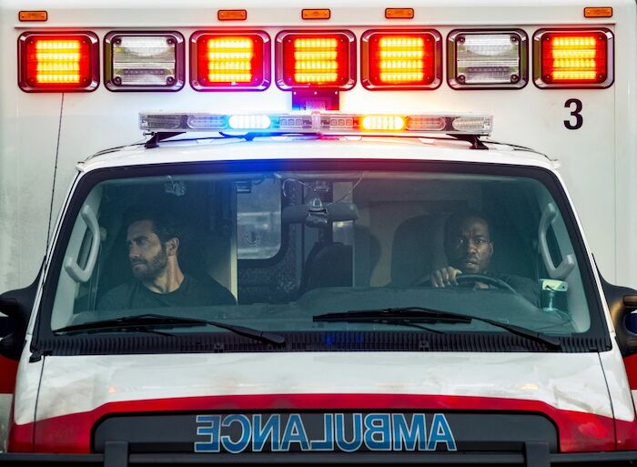 Ambulance: Jake Gyllenhaal (Danny Sharp), Yahya Abdul-Mateen II (Will Sharp). Bild: Sender / Universal / Andrew Cooper