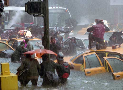 Eine riesige Flutwelle überrascht New York. Panisch versuchen sich die Menschen zu retten! Bild: Sender / 20th Century Fox 