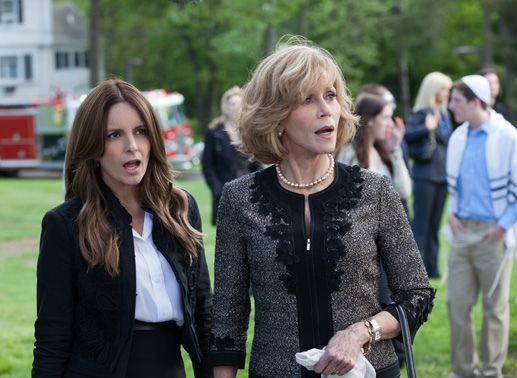 Jane Fonda and Tina Fey in Sieben verdammt lange Tage. Bild: Sender/ Warner Bros.