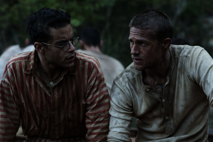 Papillon – Neuverfilmung: Rami Malek (Louis Dega), Charlie Hunnam (Henri 'Papillon' Charrière). Bild: Sender / ORF / Pro7 / Constantin Film Verleih GmbH