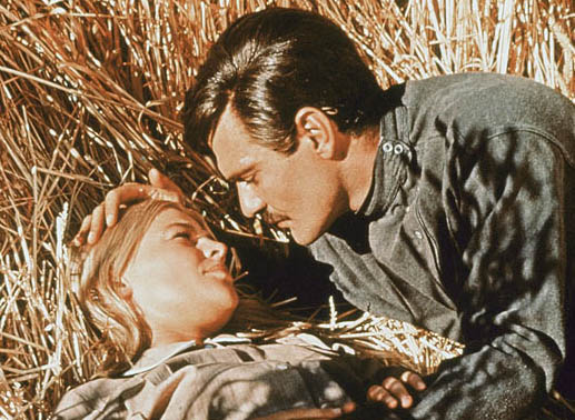 Der Arzt und Lyriker Jurij Schiwago (Omar Sharif) findet in Lara (Julie Christie) die große, aber tragische Liebe seines Lebens. Bild: Sender