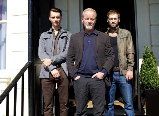 Matty Beckett (Harry Lloyd), Richie Beckett (Peter Mullan) und Cal Beckett (Paul Nicholls) bereit für dunkle Geschäfte. Bild: Sender