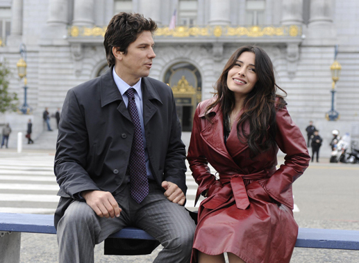 Kate Reed (Sarah Shahi) kann ihren schrecklich attraktiven Exmann Justin Patrick (Michael Trucco) einfach nicht vergessen. Trotz aller Streitereien und Unstimmigkeiten landen die beiden immer wieder zusammen im Bett. Bild: Sender/NBC/Universal