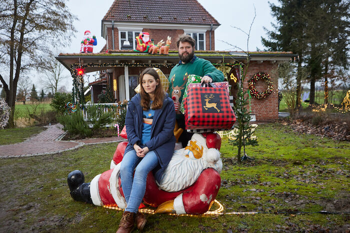 Stille Nacht, raue Nacht: Nachbarn Liane (Maria Ehrich) und Hinnerk (Antoine Monot). Bild: Sender / ZDF und Andrea Kueppers. 