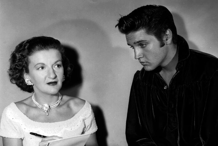  Trude Forsher und Elvis Presley. Bild: Sender / ORF / Langbein & Partner Media