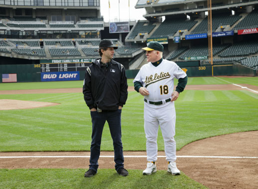 Regisseur Bennett Miller (links) mit Philip Seymour Hoffman (rechts) während der Dreharbeiten am Set. Bild: Sender/Sony