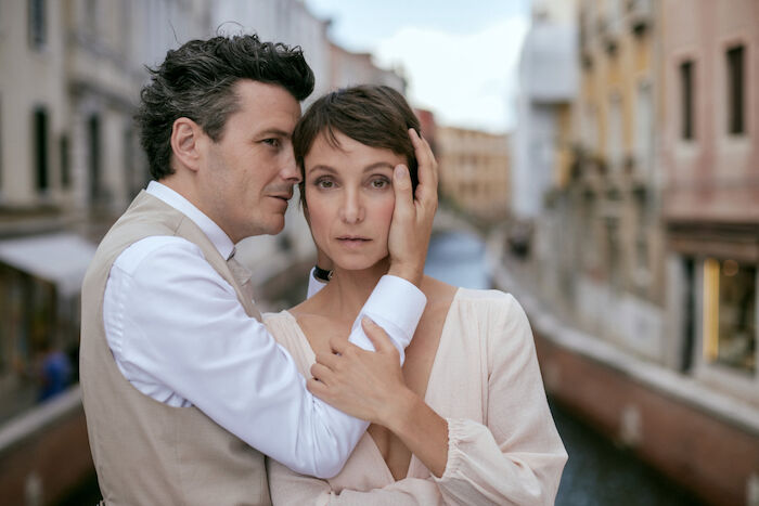 Ewig Dein: Manuel Rubey (Hannes), Julia Koschitz (Judith). Bild: Sender / Mona Film / Tivoli Film / Luca Baggio